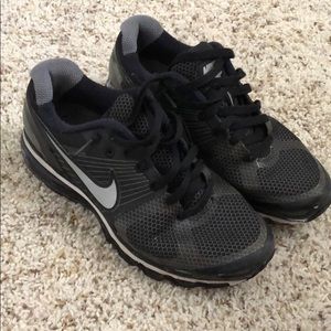 black nike air max size 8